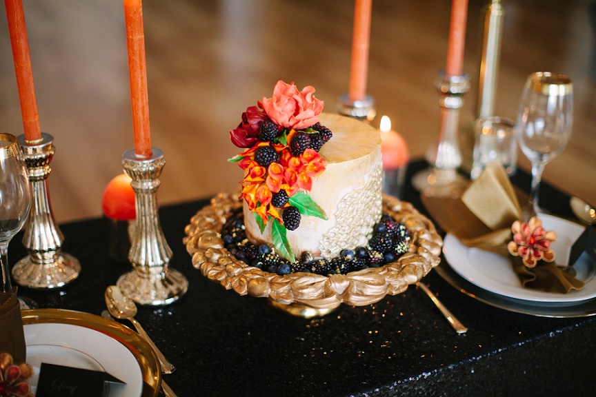 gold-wedding-cake
