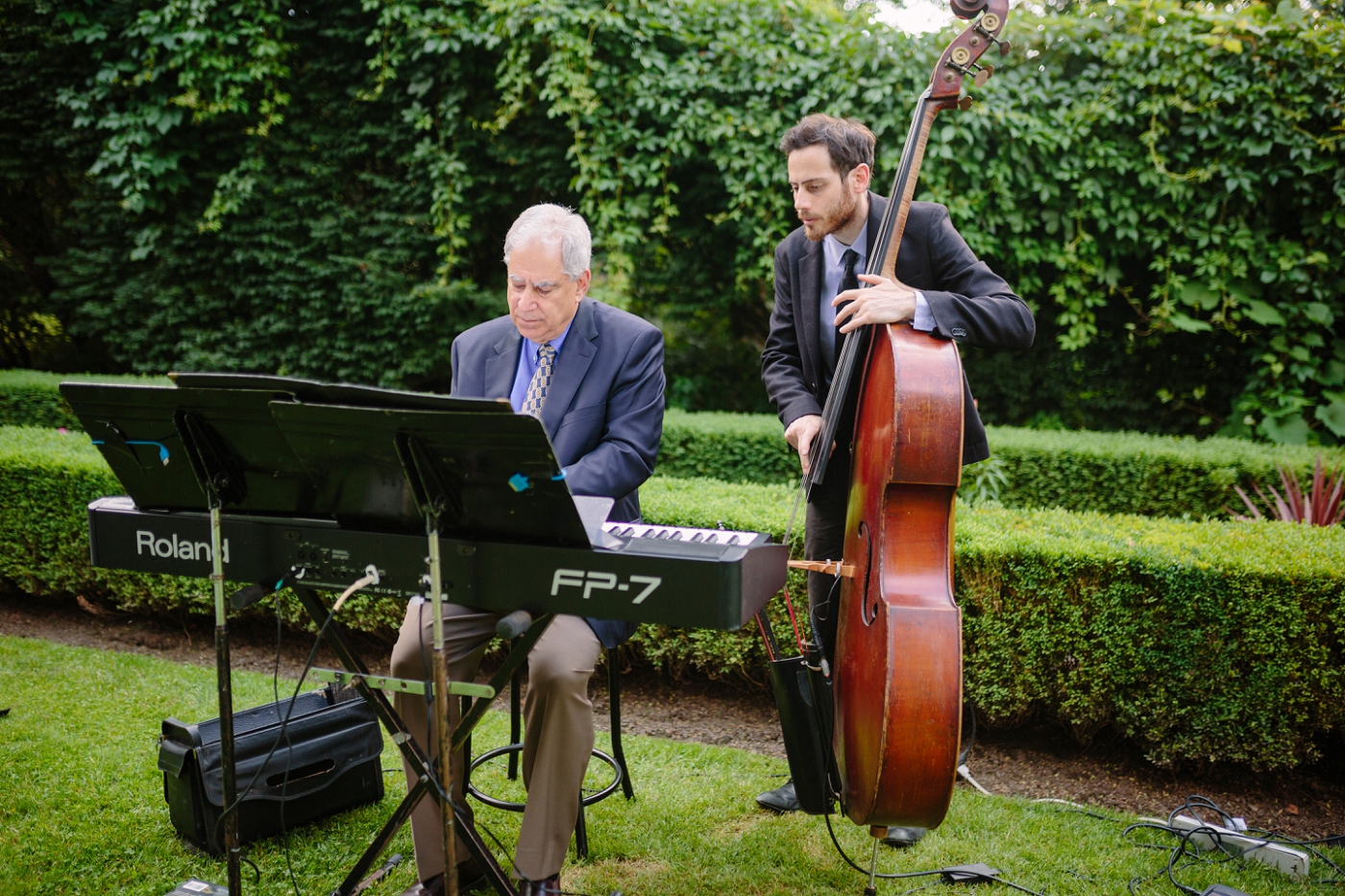 Live musicians at outdoor wedding ceremony