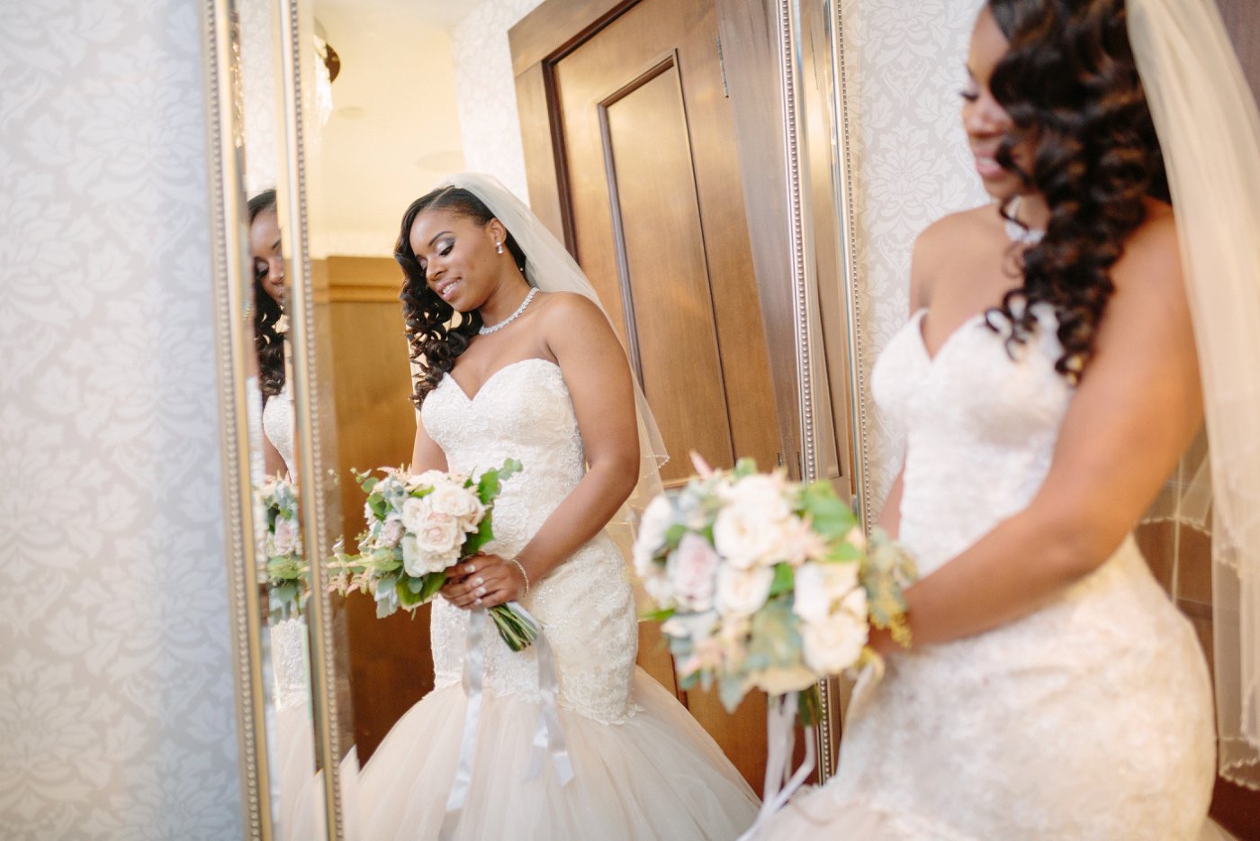bridal reflection in the mirror photo