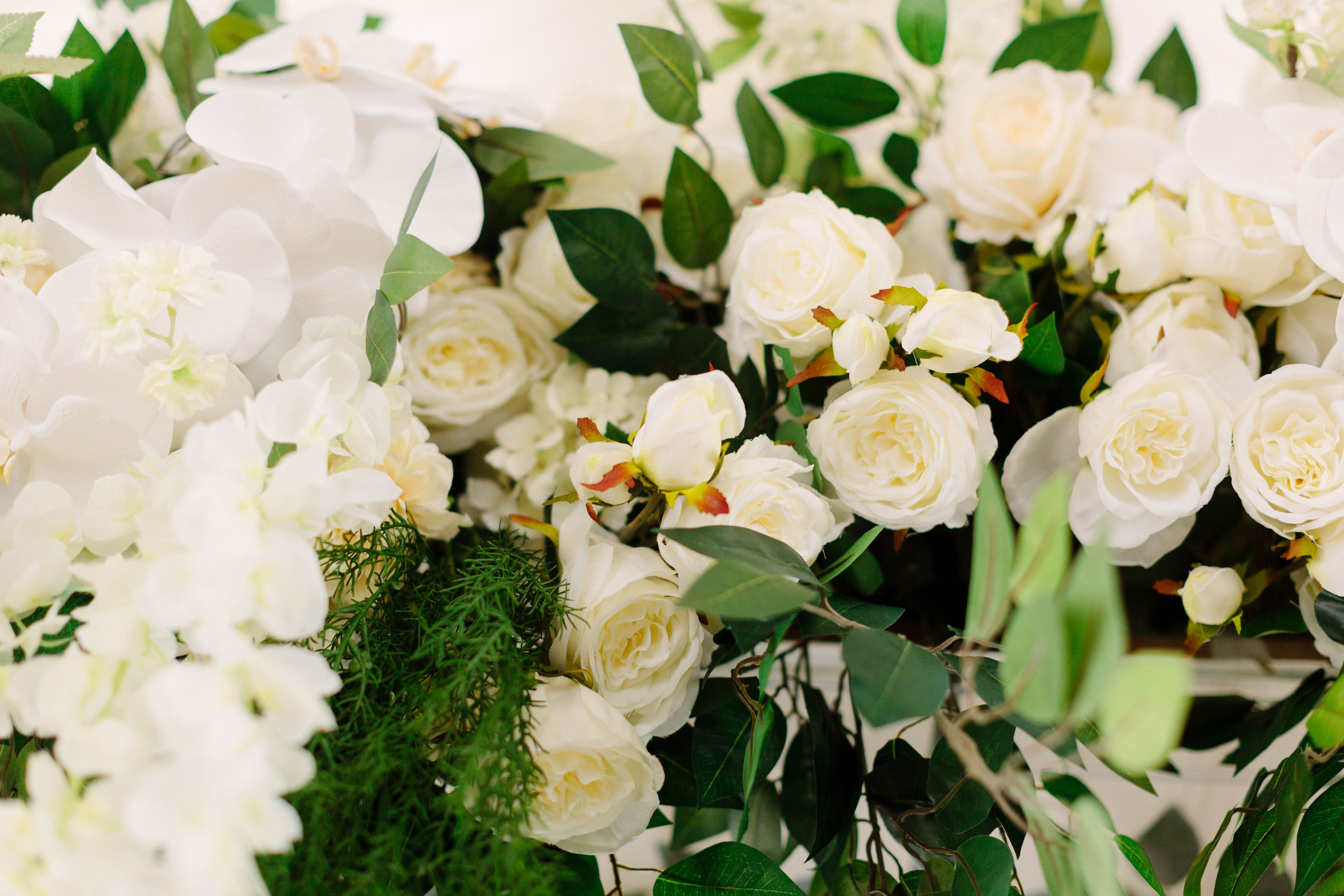 ceremony flowers at Willow Springs Winery, Toronto wedding photography