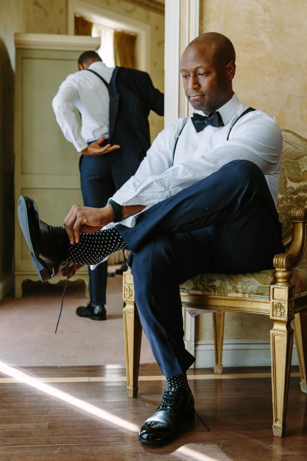 Groom getting ready for wedding at Oheka Castle.