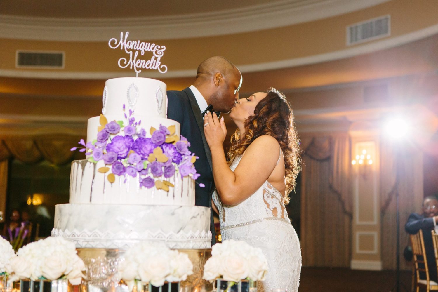 Bride and groom kissing, Oheka Castle New York wedding.