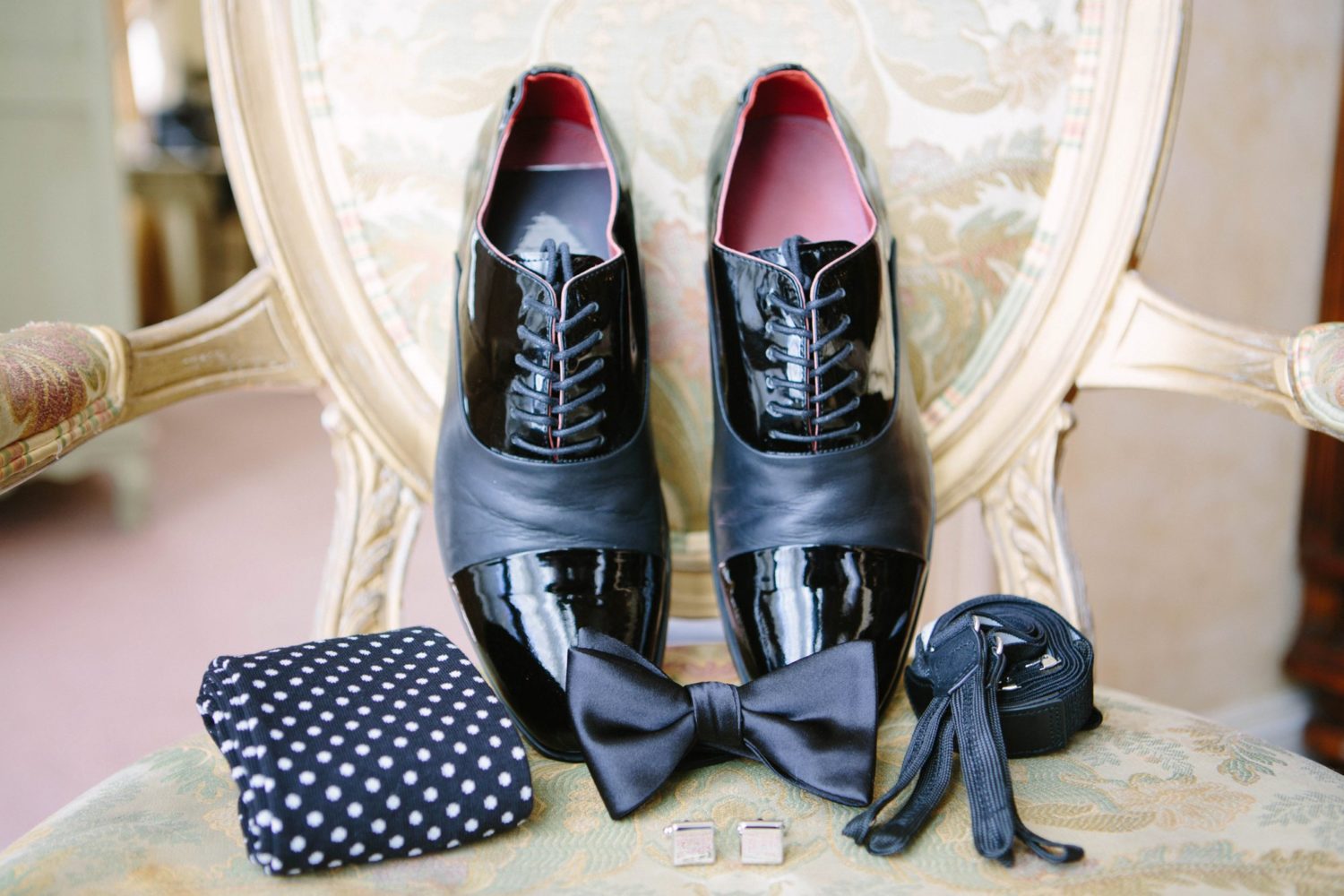 Groom wedding shoes in Oheka Castle New York.